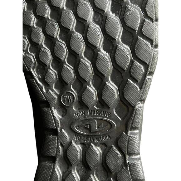 Comfortable Wide Fit Slip-On Shoes - Size 7W - Picture 8 of 9